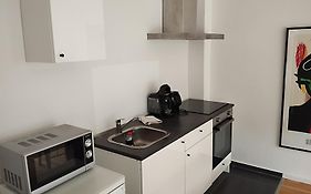 Zentrale ruhige Lage mit Parkplatz und Terrasse